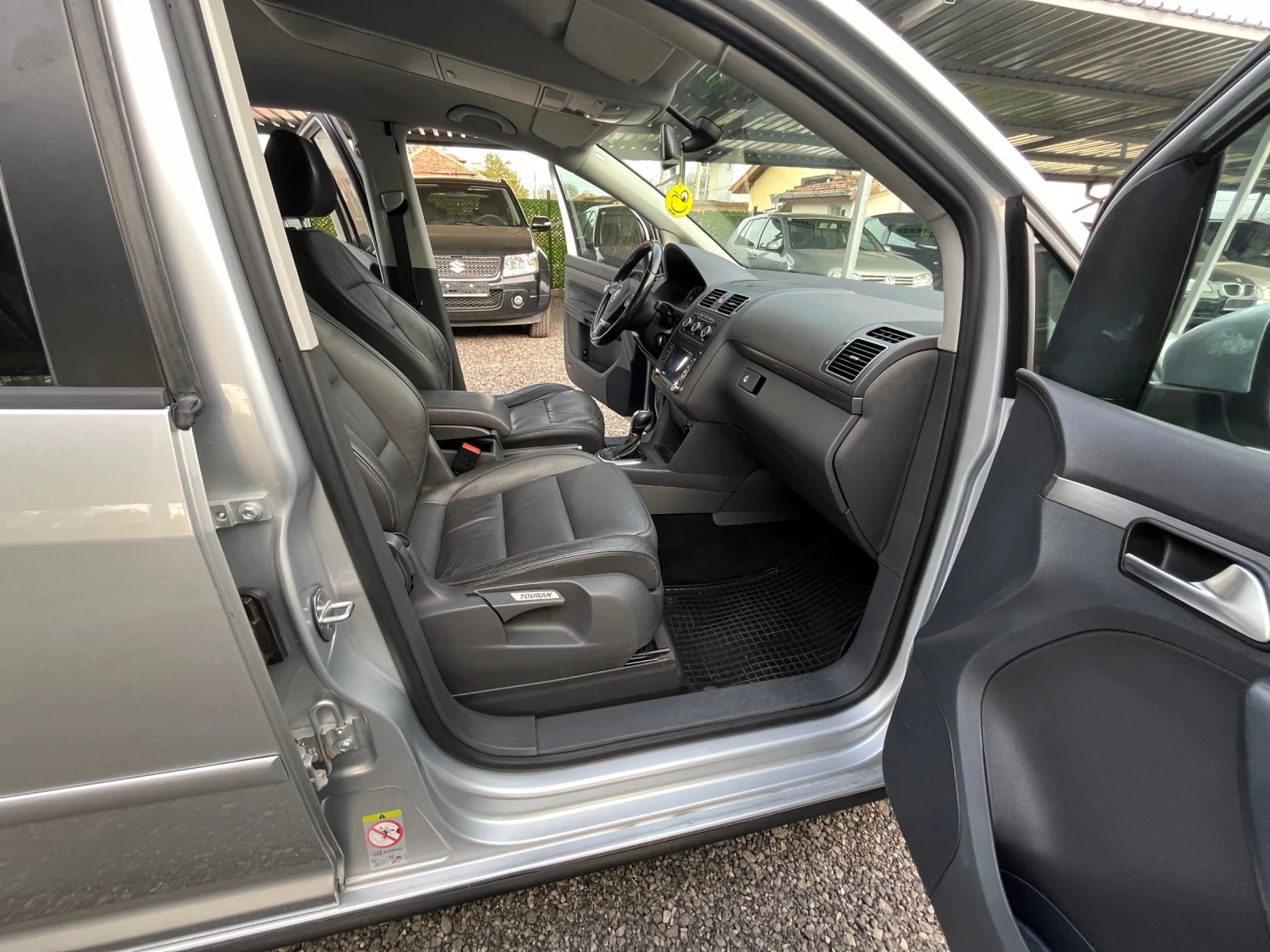 VW Touran 2.0 TDI DSG 6 степенна , снимка 10 - Автомобили и джипове - 54207552