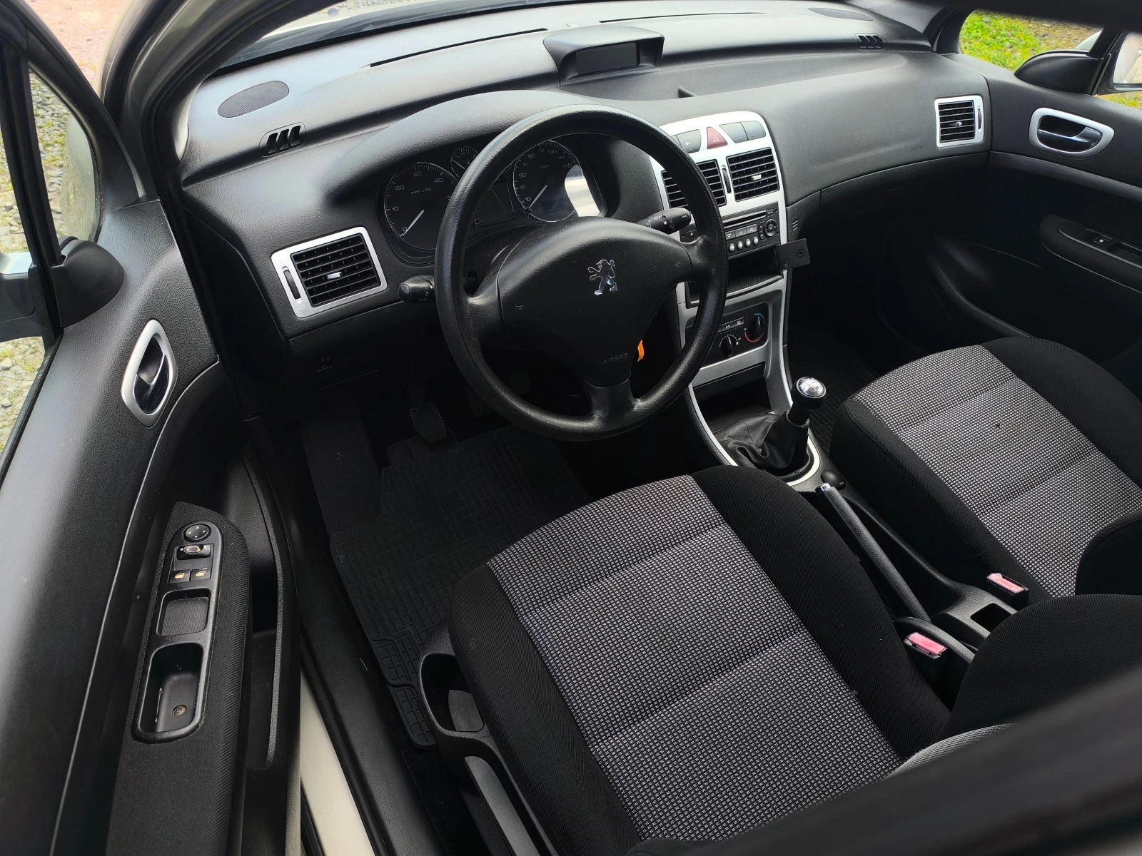 Peugeot 307 FACE LIFT-1.6HDI-90кс-КЛИМАТИК-ТОП СЪСТОЯНИЕ !!!, снимка 10 - Автомобили и джипове - 54633392