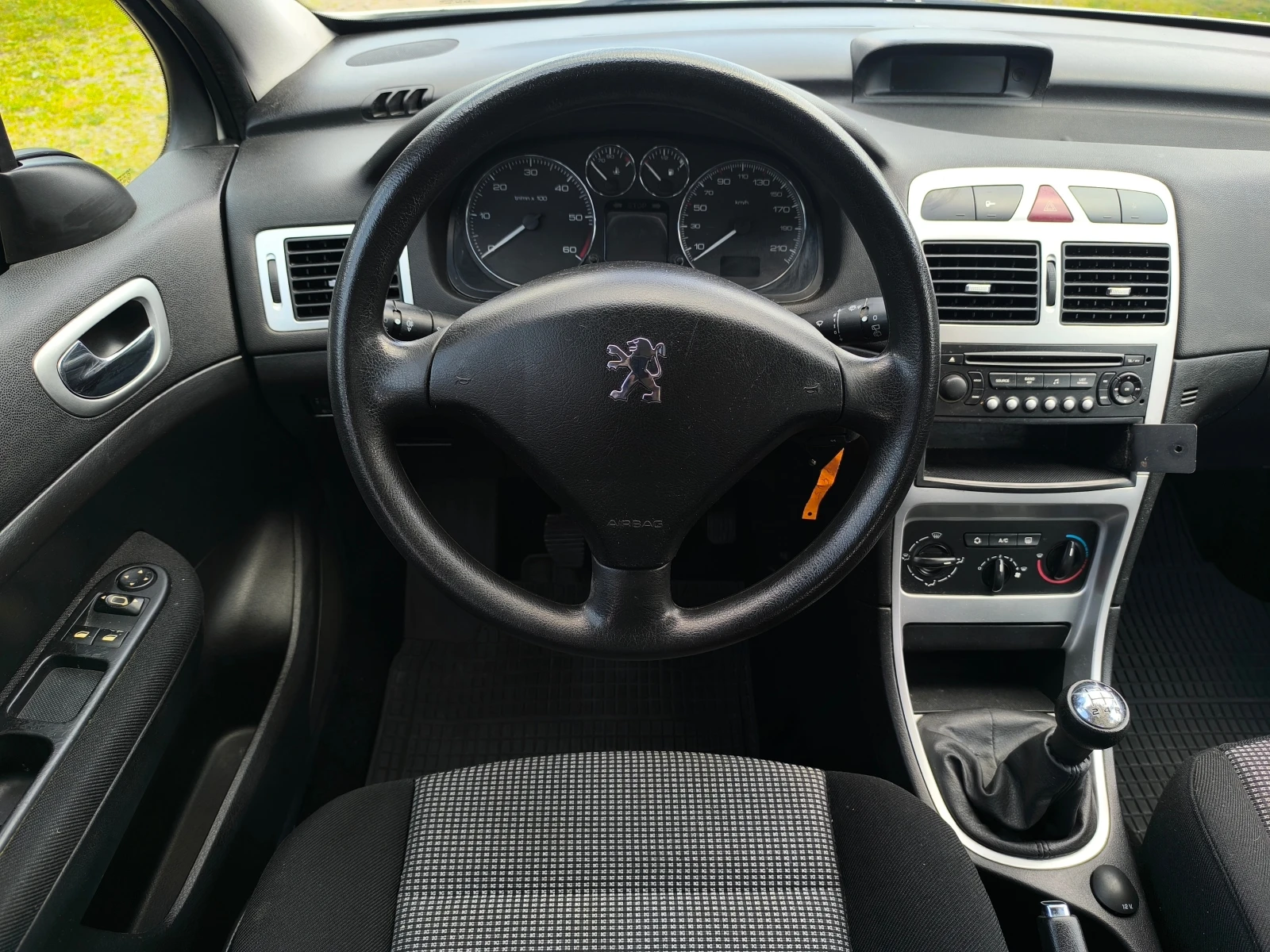 Peugeot 307 FACE LIFT-1.6HDI-90кс-КЛИМАТИК-ТОП СЪСТОЯНИЕ !!!, снимка 11 - Автомобили и джипове - 54633392