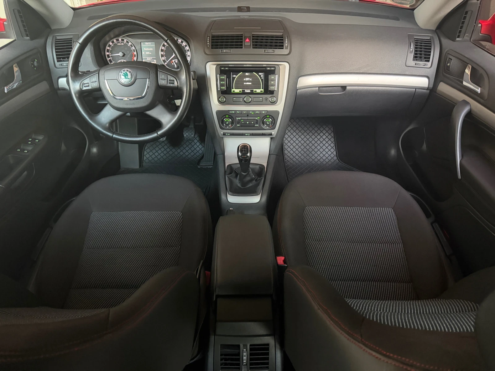 Skoda Octavia 2.0TDI-4X4-140ps. ПЪЛНА СРВИЗНА ИСТОРИЯ!, снимка 10 - Автомобили и джипове - 55417577