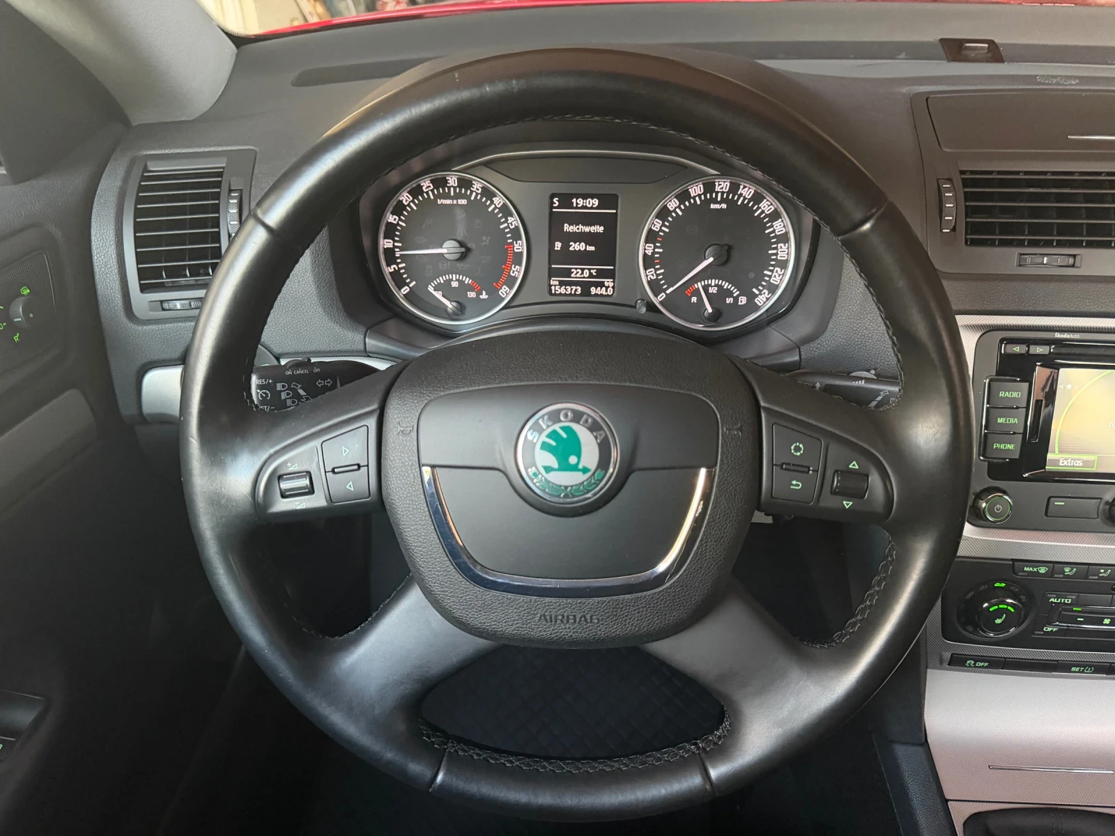 Skoda Octavia 2.0TDI-4X4-140ps. ПЪЛНА СРВИЗНА ИСТОРИЯ!, снимка 13 - Автомобили и джипове - 55417577