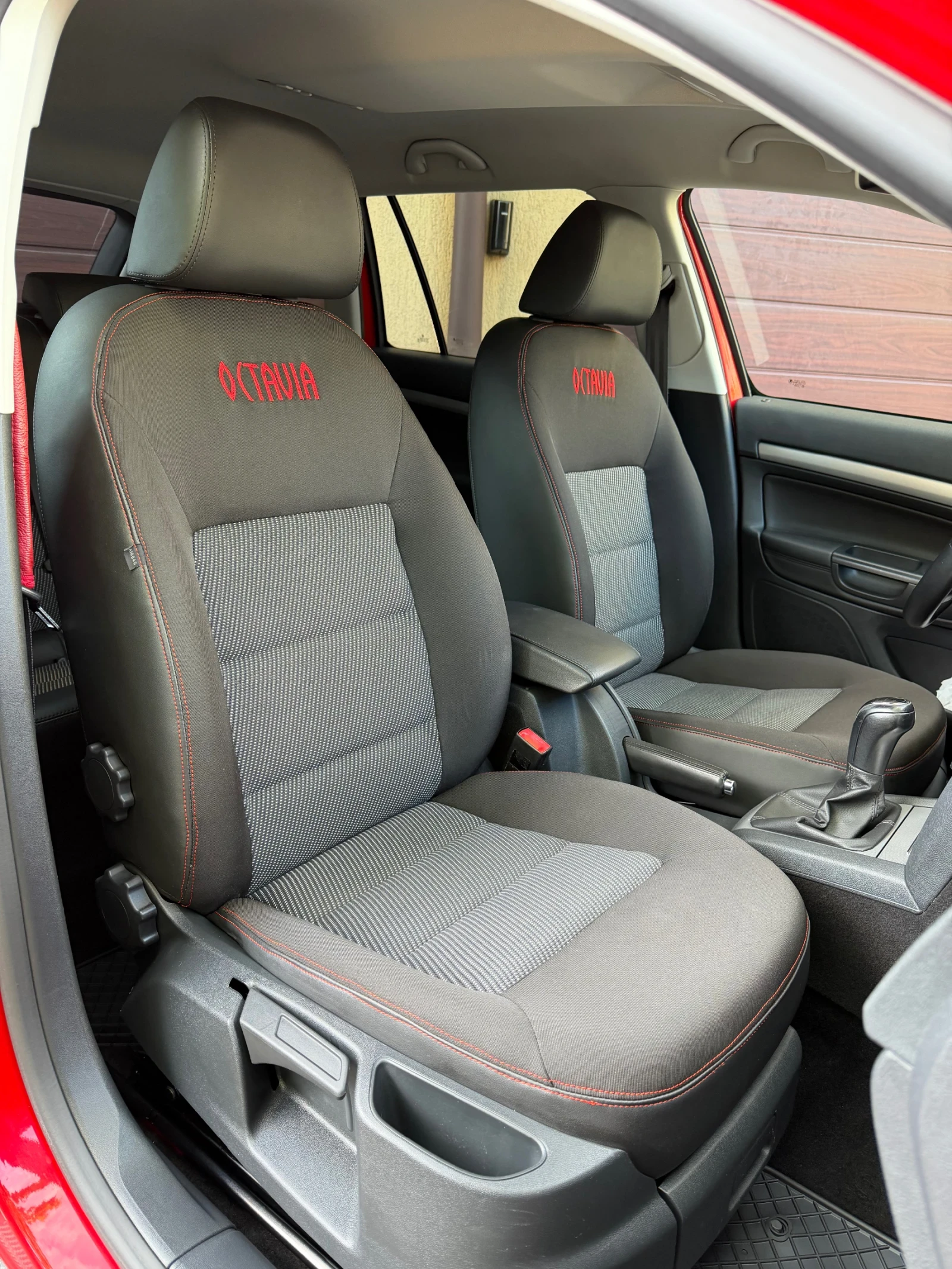 Skoda Octavia 2.0TDI-4X4-140ps. ПЪЛНА СРВИЗНА ИСТОРИЯ!, снимка 8 - Автомобили и джипове - 55417577