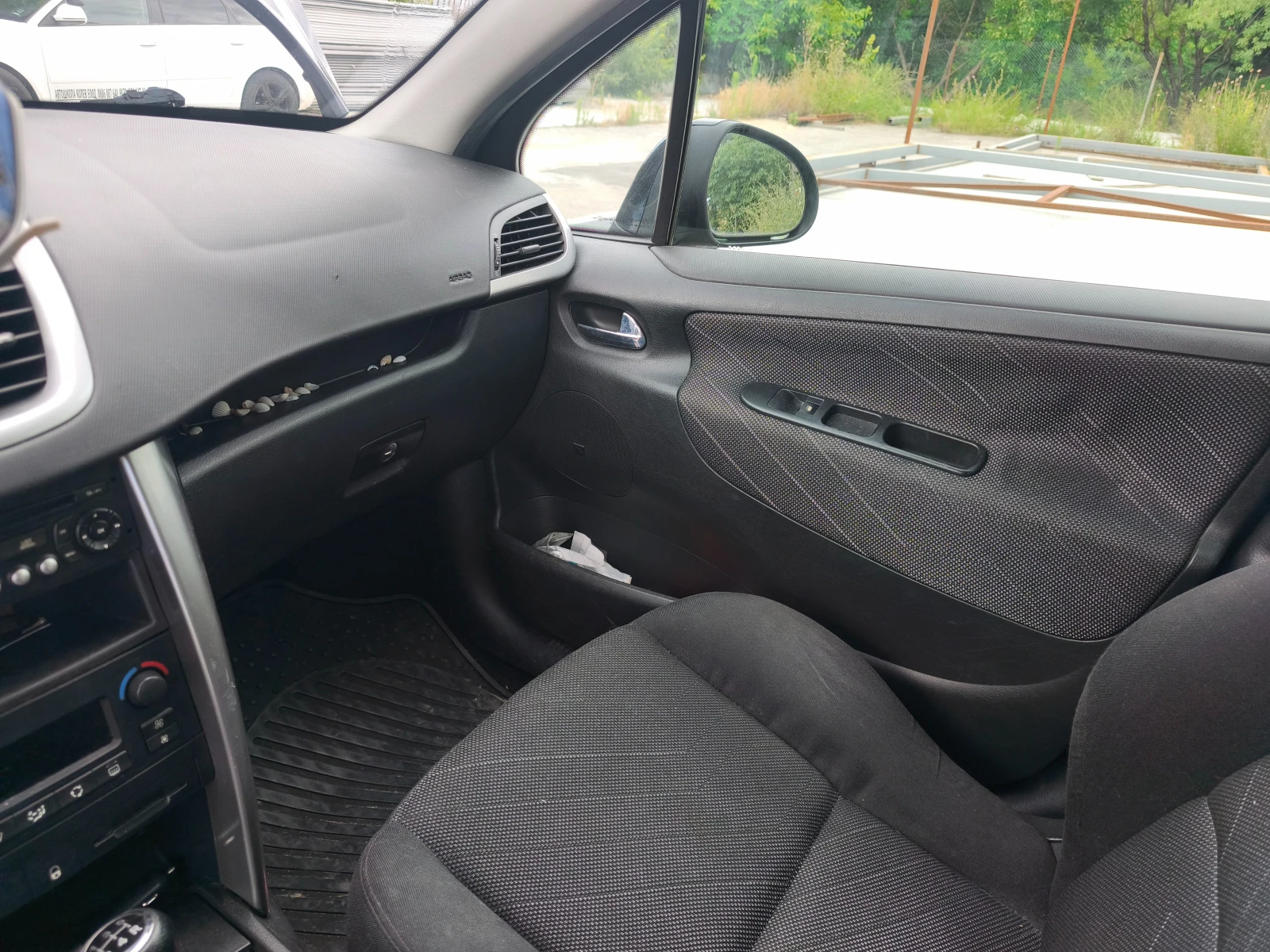 Peugeot 207 1.6 HDI, снимка 11 - Автомобили и джипове - 55435369