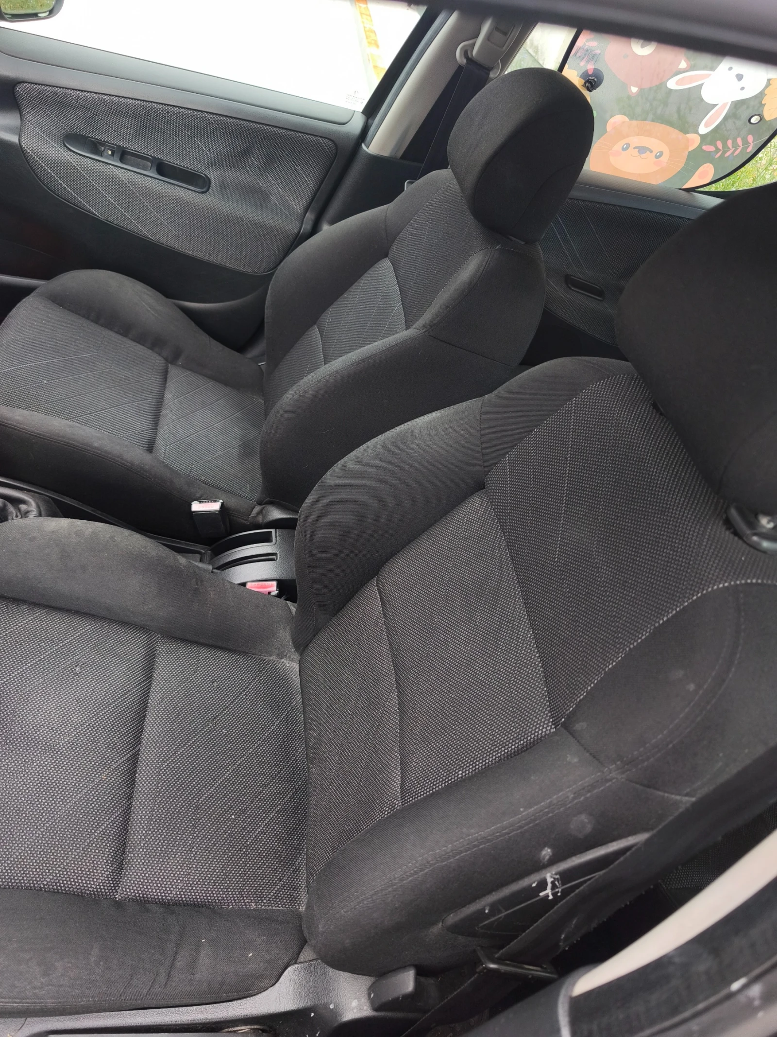 Peugeot 207 1.6 HDI, снимка 12 - Автомобили и джипове - 55435369