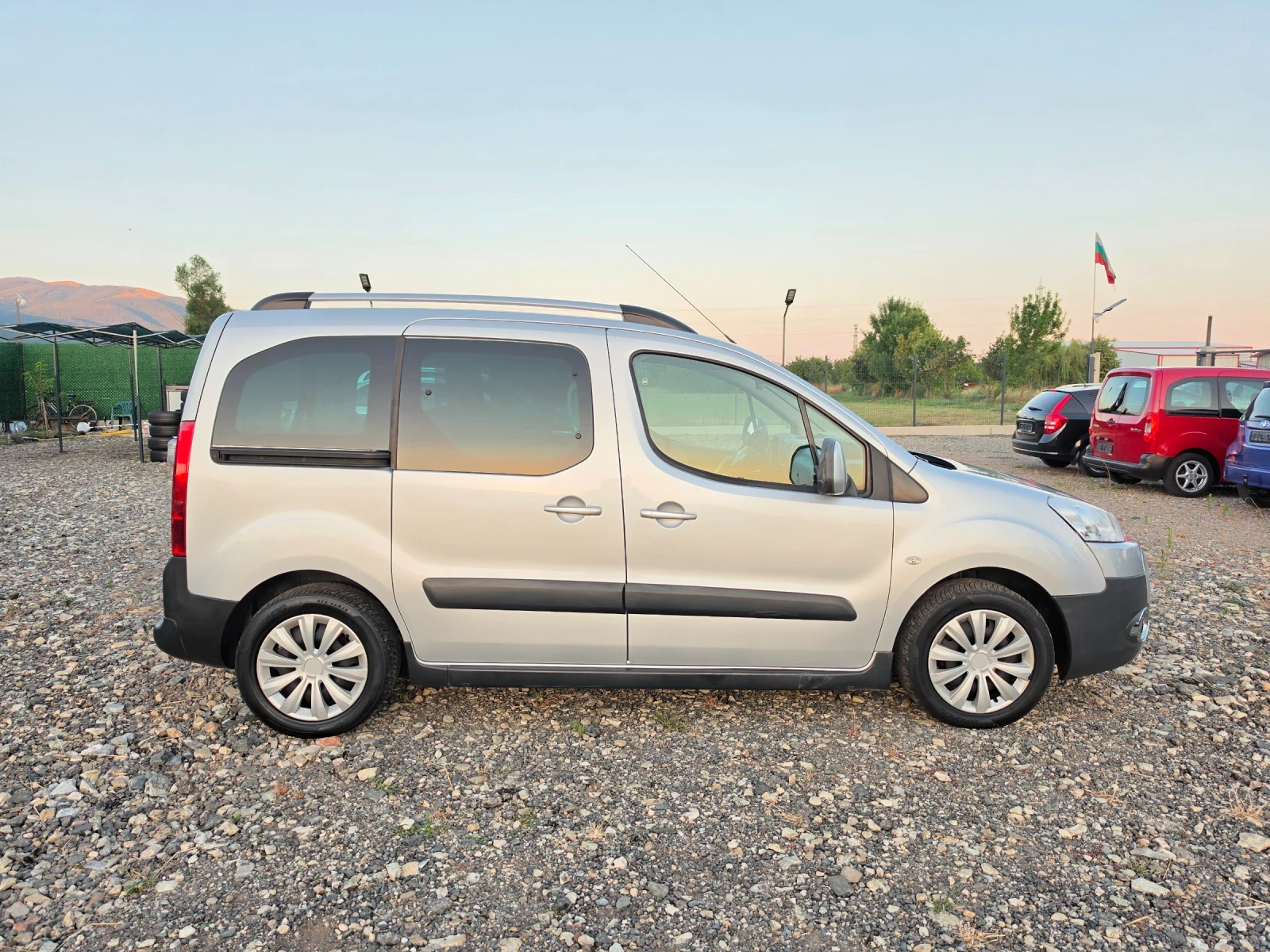Peugeot Partner 1.6HDI, снимка 7 - Автомобили и джипове - 55480126