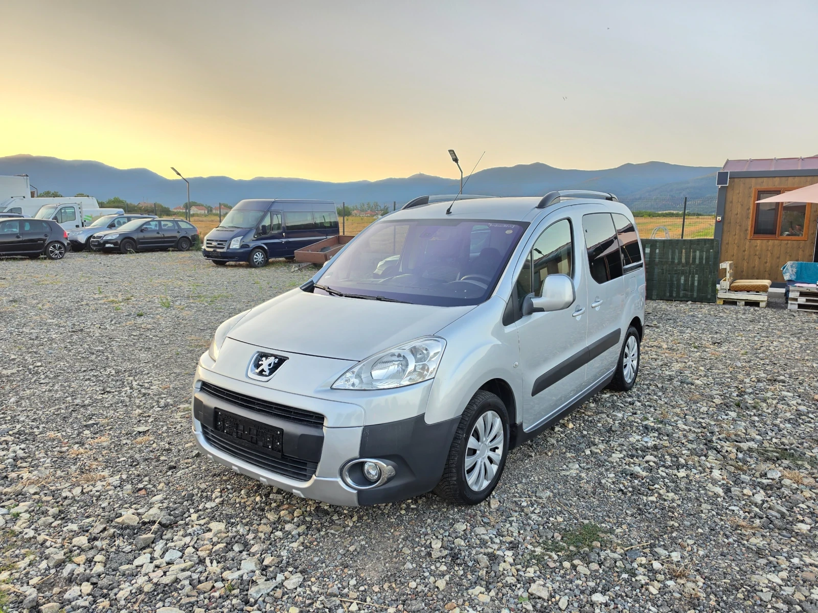 Peugeot Partner 1.6HDI, снимка 2 - Автомобили и джипове - 55480126
