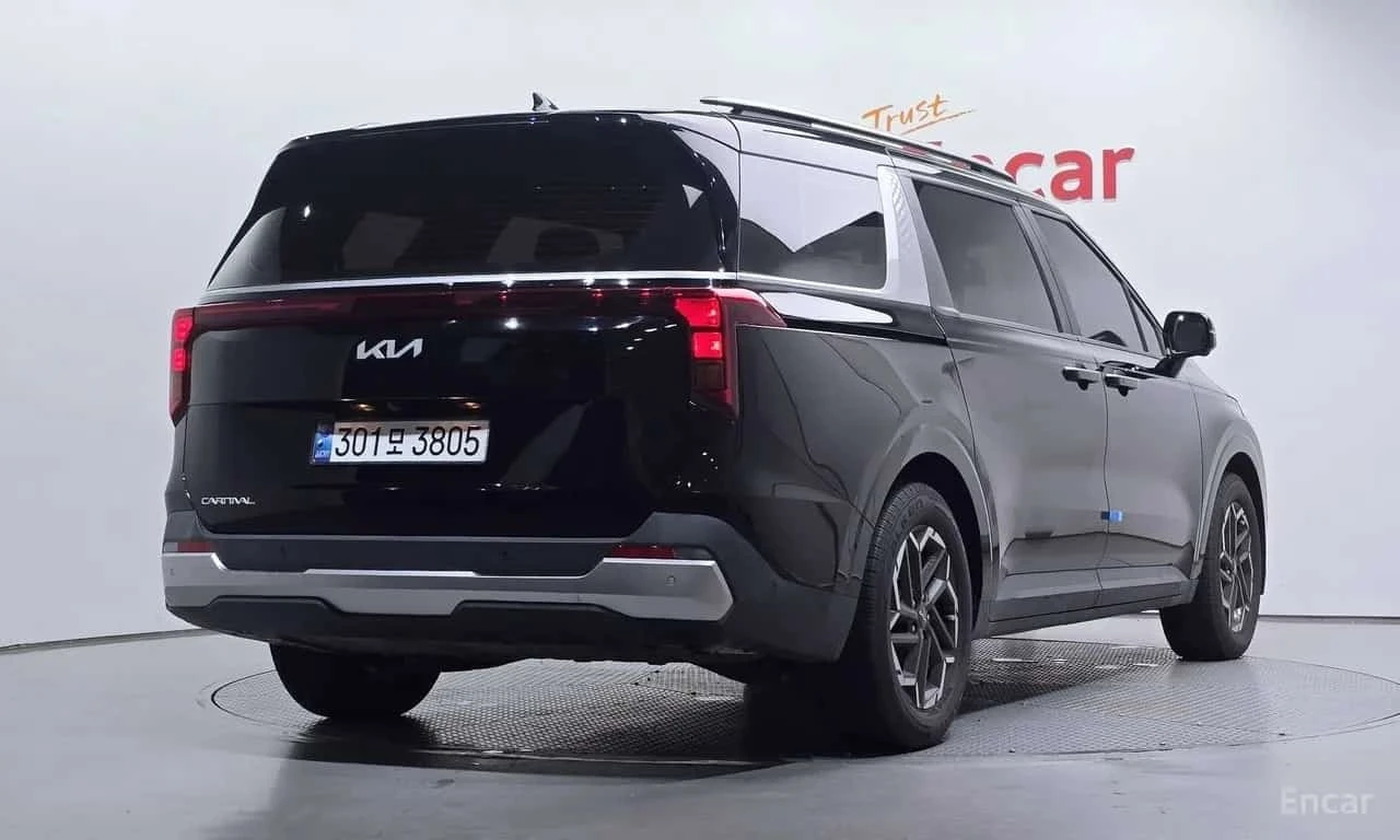 Kia Carnival Diesel 9 Seater Prestige, снимка 2 - Автомобили и джипове - 56300377