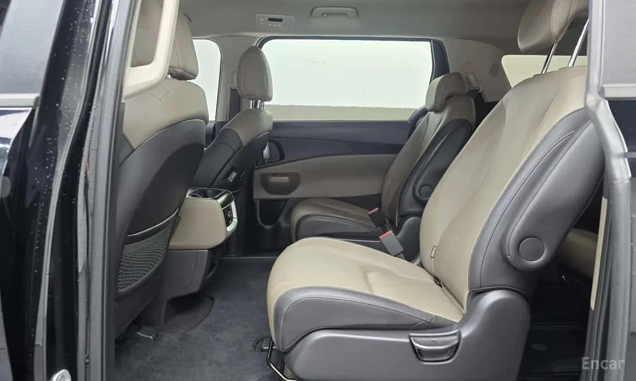 Kia Carnival Diesel 9 Seater Prestige, снимка 13 - Автомобили и джипове - 56300377