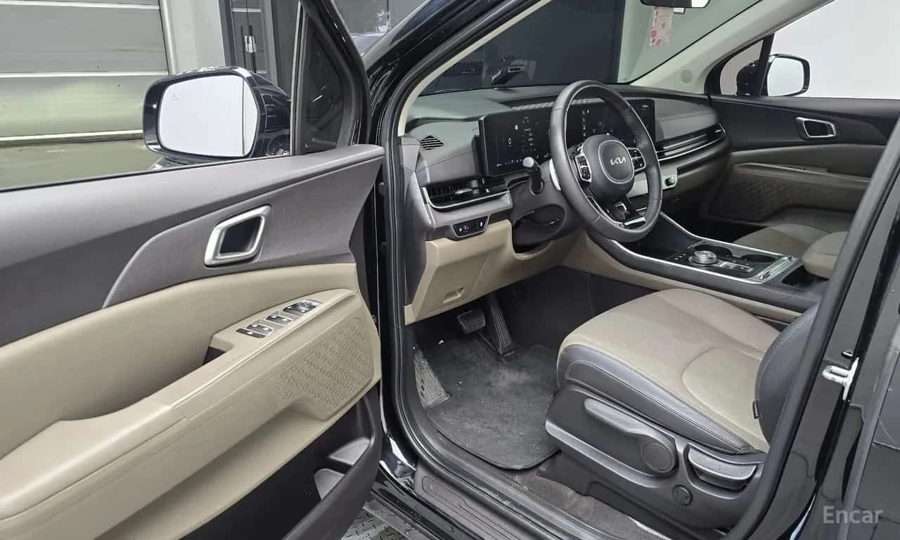 Kia Carnival Diesel 9 Seater Prestige, снимка 10 - Автомобили и джипове - 56300377