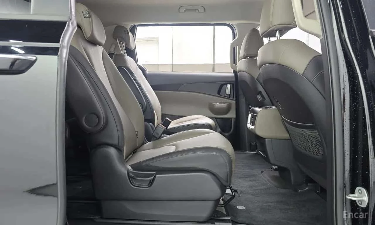 Kia Carnival Diesel 9 Seater Prestige, снимка 12 - Автомобили и джипове - 56300377