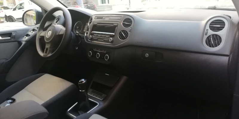 VW Tiguan 1.4 TSI Bluemotion, снимка 8 - Автомобили и джипове - 47651929