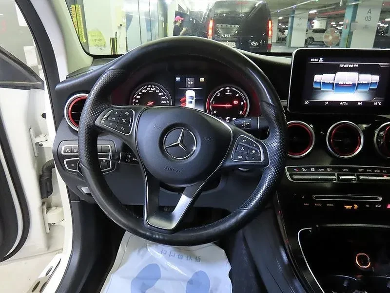 Mercedes-Benz GLC 220 D 4Matic Coupe, снимка 8 - Автомобили и джипове - 55882306