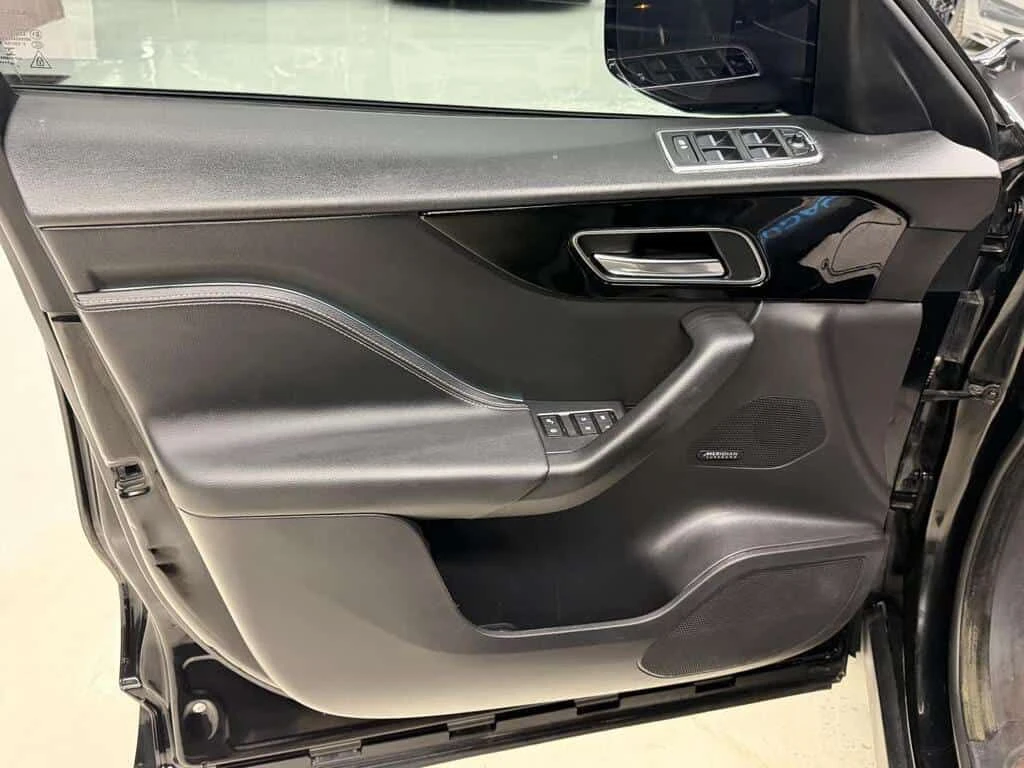 Jaguar F-PACE * S AWD| NAV| BACKUP| BUCKET SEATS| LKA| BSM| HUD|, снимка 5 - Автомобили и джипове - 54126033