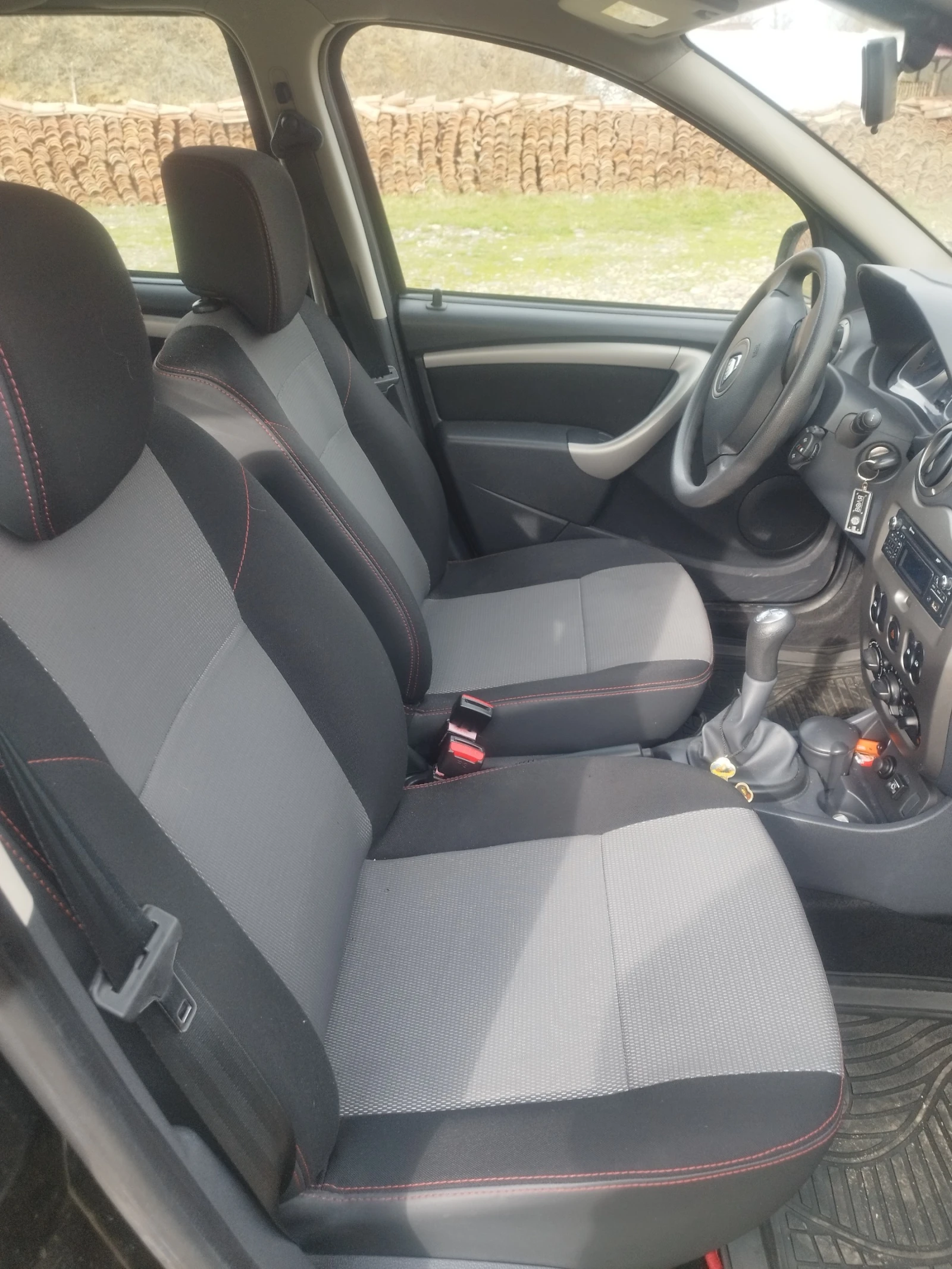 Dacia Duster, снимка 5 - Автомобили и джипове - 56356338