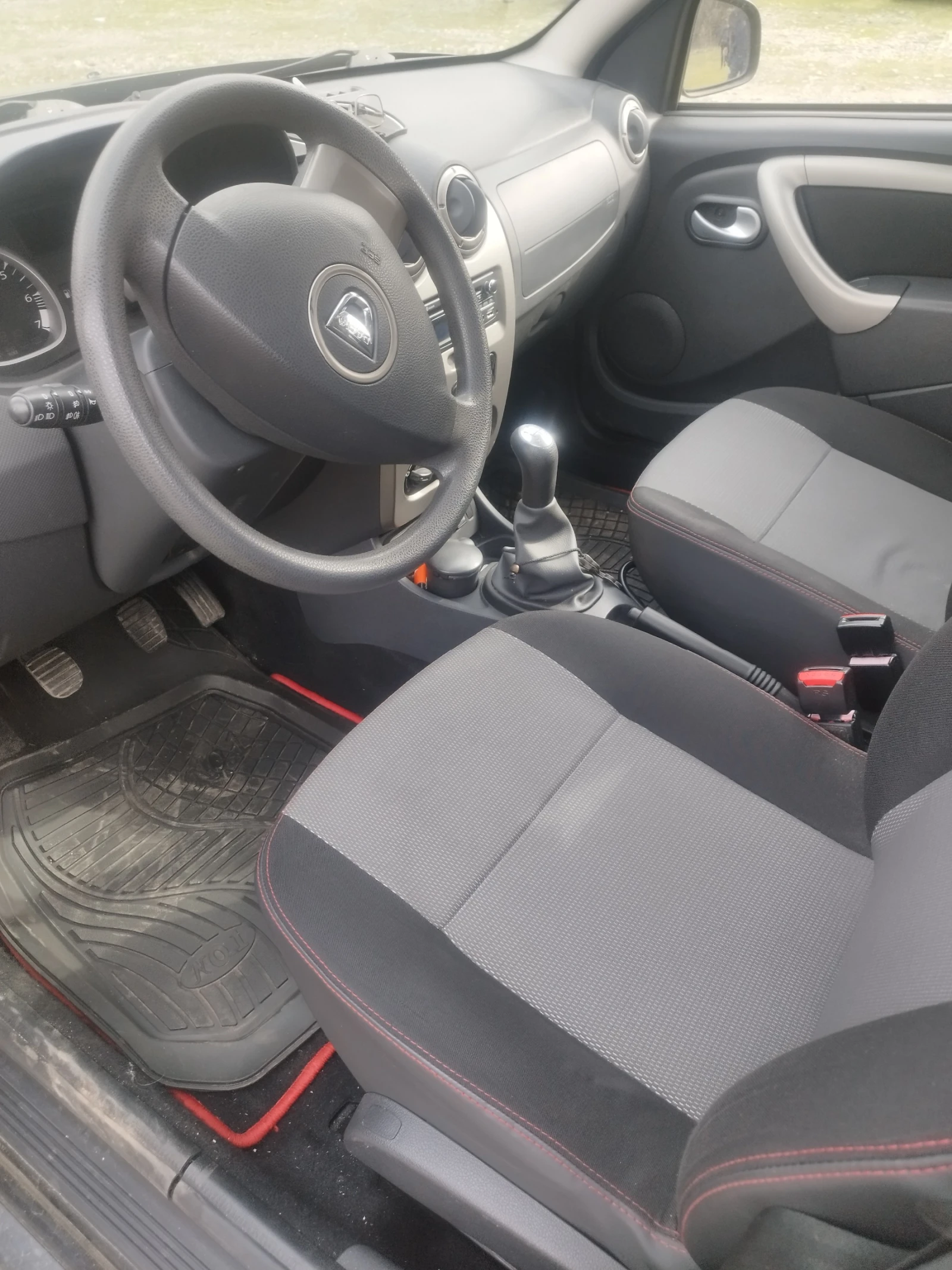 Dacia Duster, снимка 10 - Автомобили и джипове - 56356338