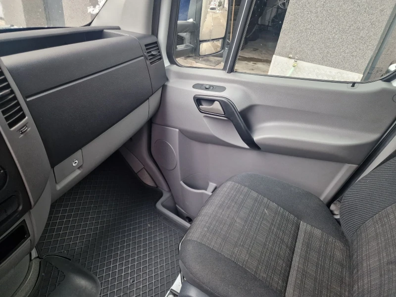 Mercedes-Benz Sprinter 319 3.0 л клима швейцарски , снимка 12 - Бусове и автобуси - 49180700