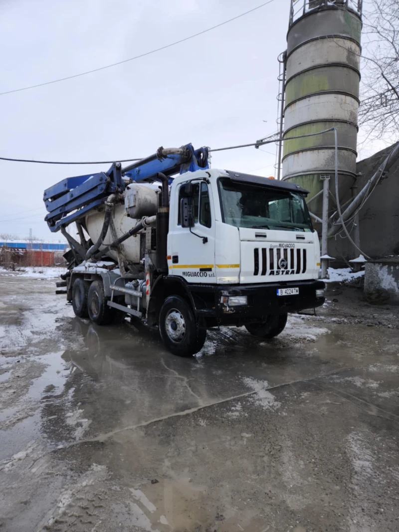 Бетон помпа Iveco, снимка 1 - Индустриална техника - 49547982