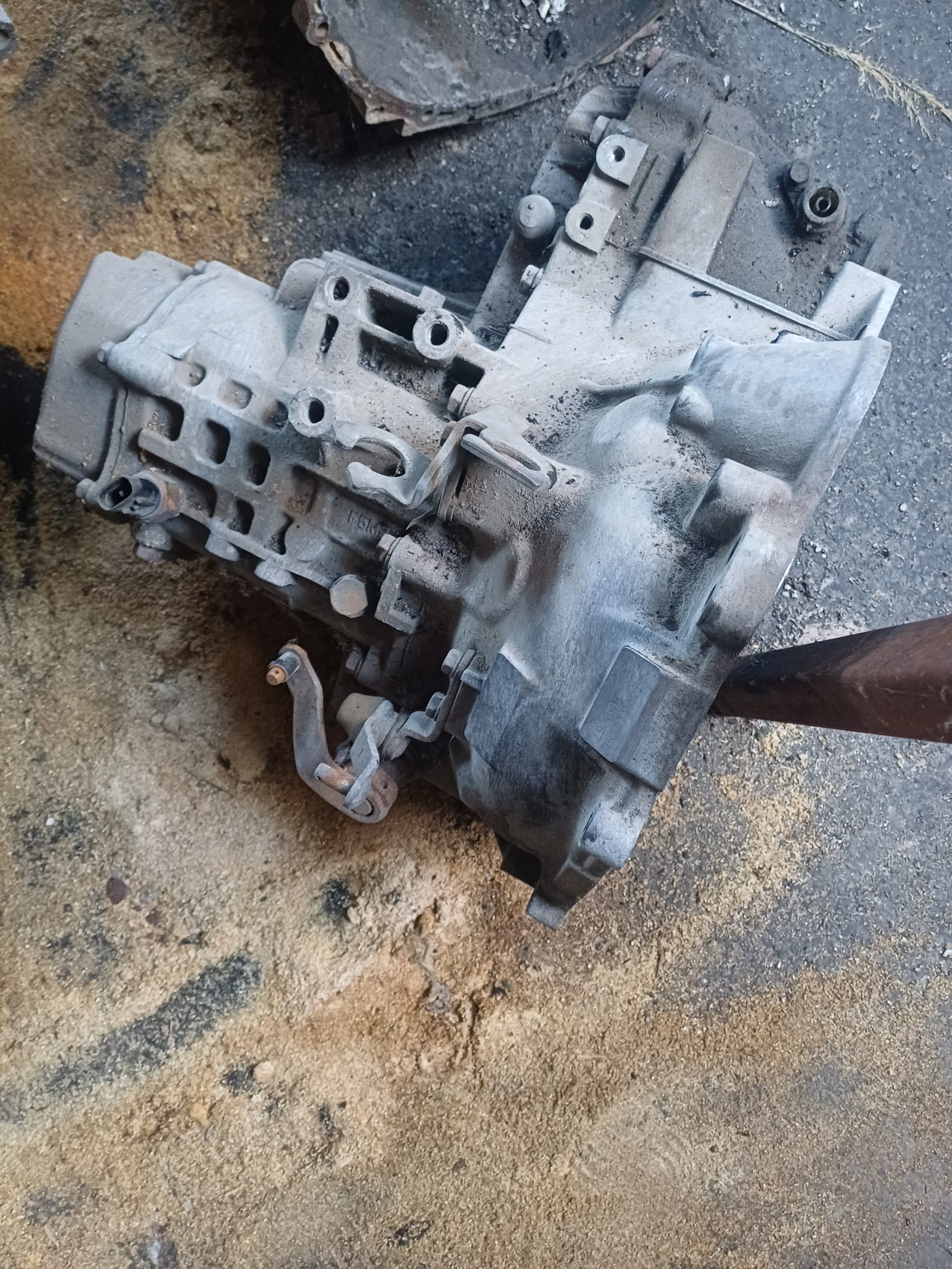 Скоростна кутия за Мицубиши Спейс Рънър 2.0 дизел 82к.с.1999г., снимка 2 - Части - 53828417