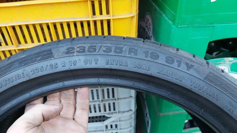 Гуми Летни 235/35R19, снимка 8 - Гуми и джанти - 27400619