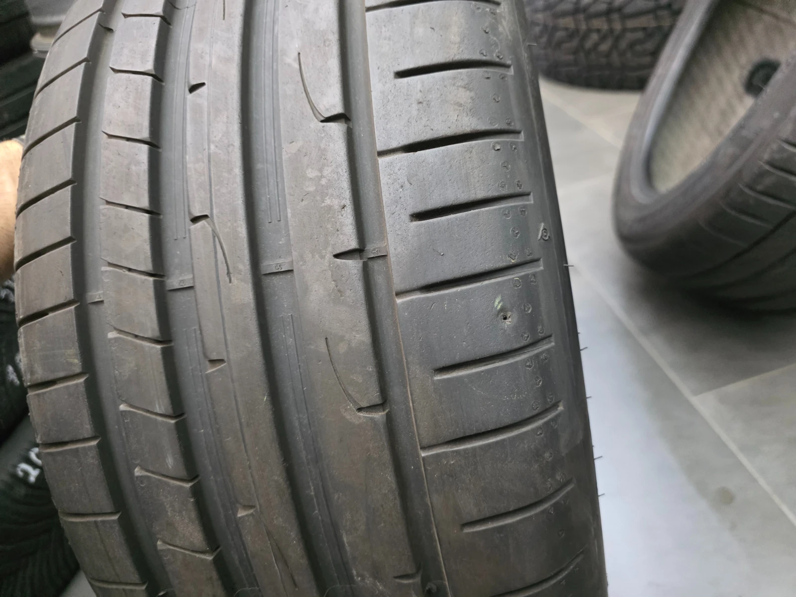Гуми Летни 245/40R19, снимка 2 - Гуми и джанти - 54806925