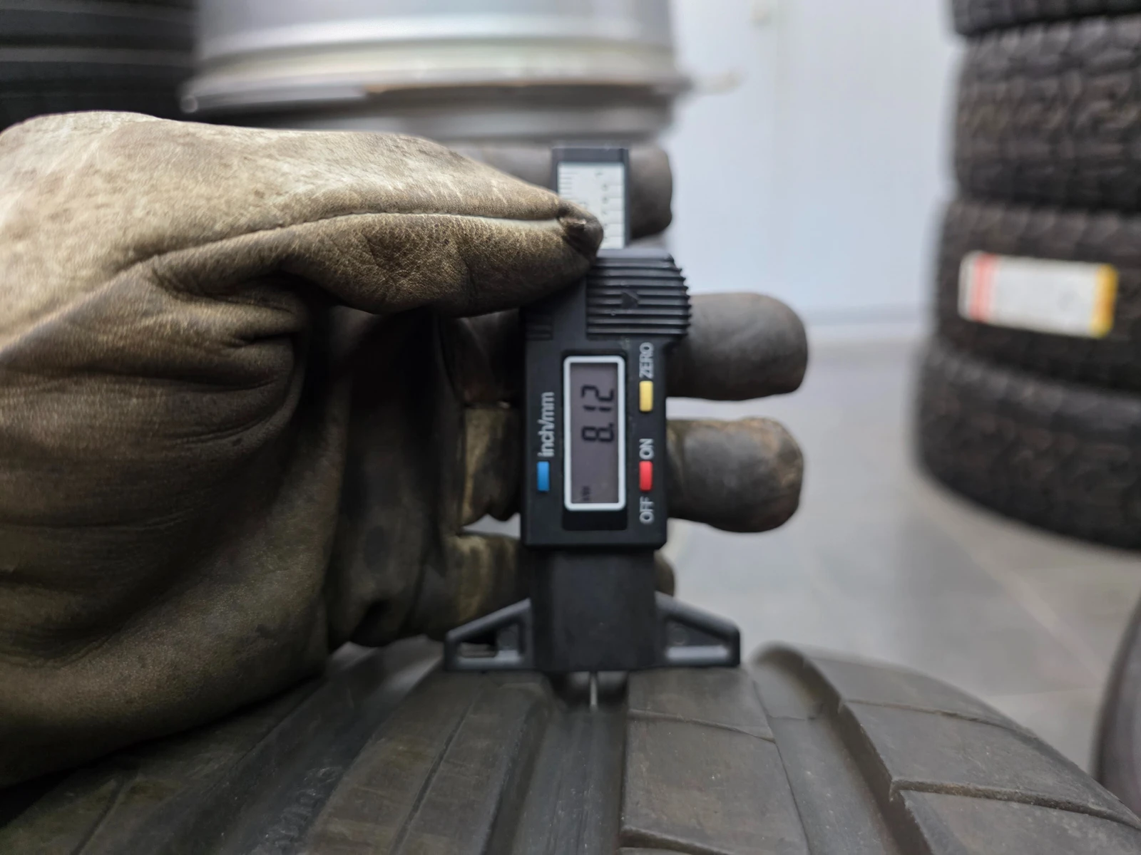 Гуми Летни 245/40R19, снимка 4 - Гуми и джанти - 54806925