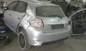 Toyota Auris 2.0 D4D НА ЧАСТИ, снимка 2