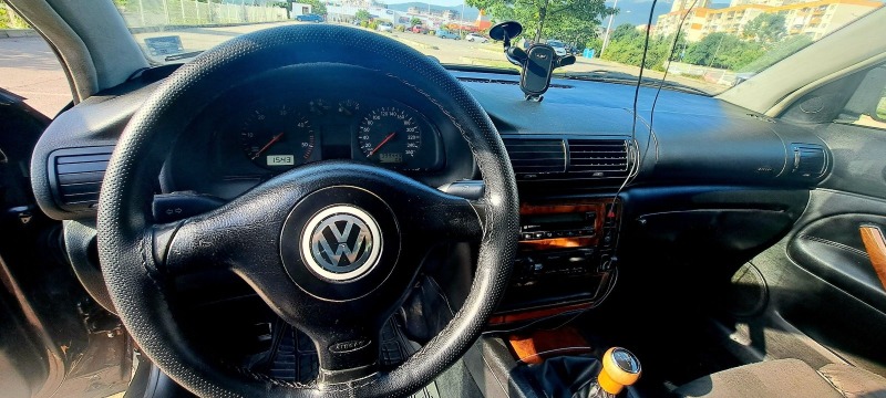 VW Passat 1.9 TDI, снимка 11 - Автомобили и джипове - 46422208