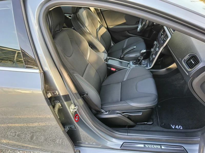 Volvo V40 1.6i T2 Нави, снимка 10 - Автомобили и джипове - 47807468