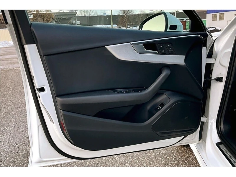 Audi A4 * Progressiv | Navigation | Heated Seats | , снимка 2 - Автомобили и джипове - 53001358