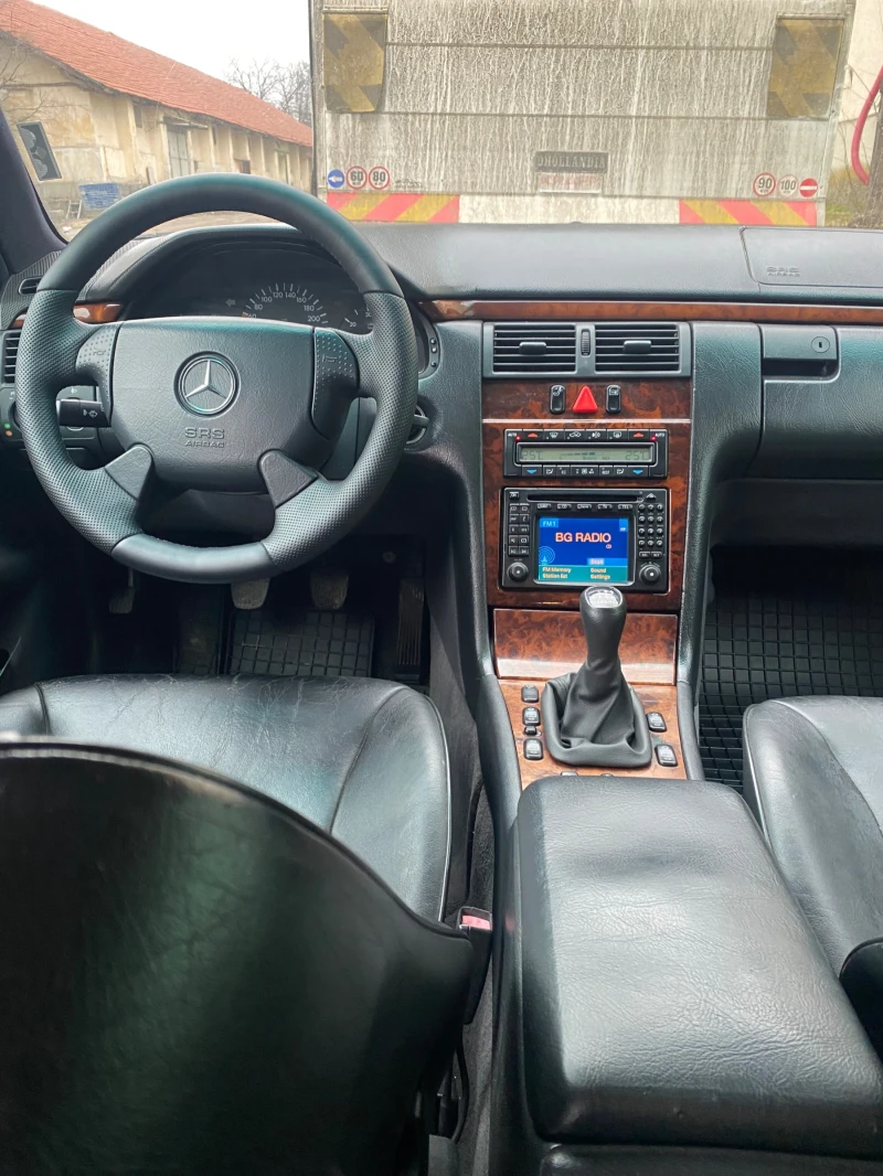 Mercedes-Benz E 250 2.5TD Elegance , снимка 6 - Автомобили и джипове - 53447575