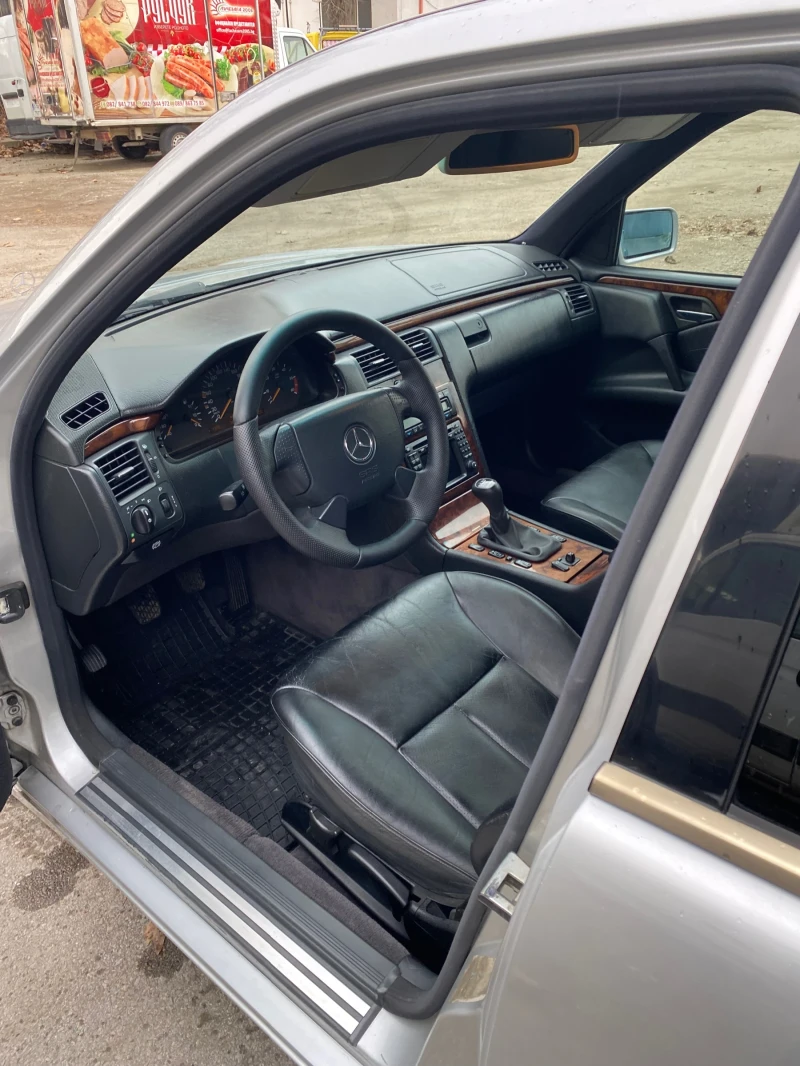 Mercedes-Benz E 250 2.5TD Elegance , снимка 3 - Автомобили и джипове - 53447575