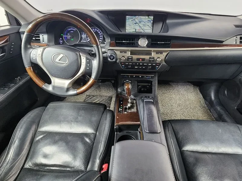 Lexus ES 300 Supreme XV60 Хибрид, снимка 3 - Автомобили и джипове - 55523478