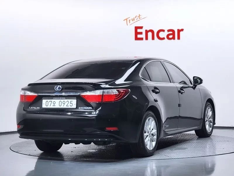 Lexus ES 300 Supreme XV60 Хибрид, снимка 2 - Автомобили и джипове - 55523478