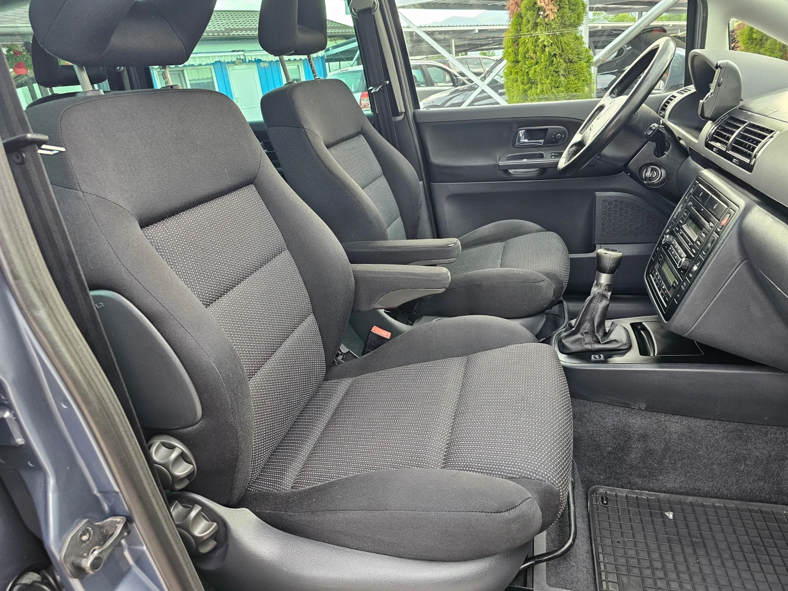 Seat Alhambra 2.0TDI 140кс4X4 РЕАЛНИ КИЛОМЕТРИ - изображение 10