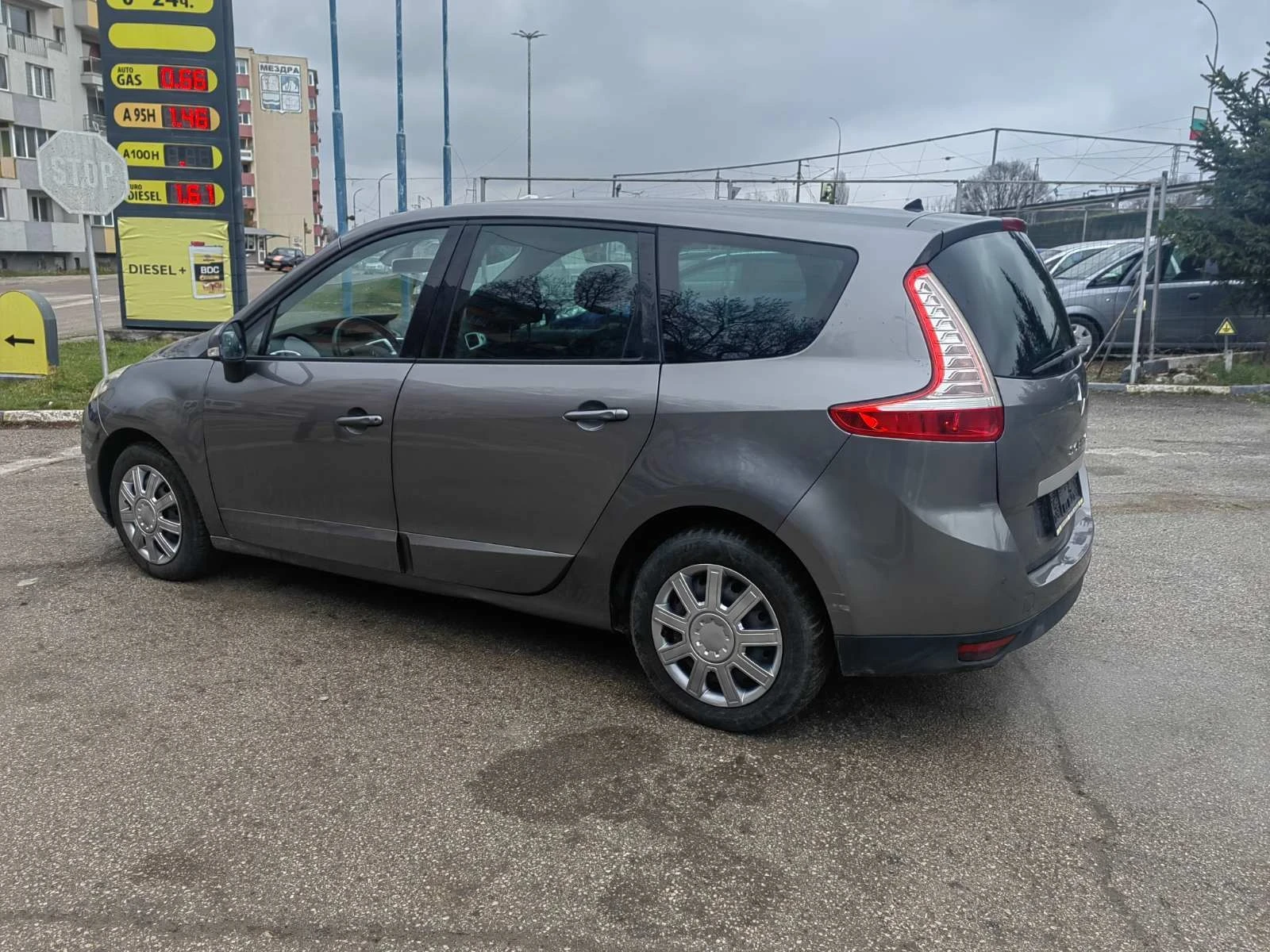 Renault Grand scenic 1.5 DCi, снимка 6 - Автомобили и джипове - 53963225