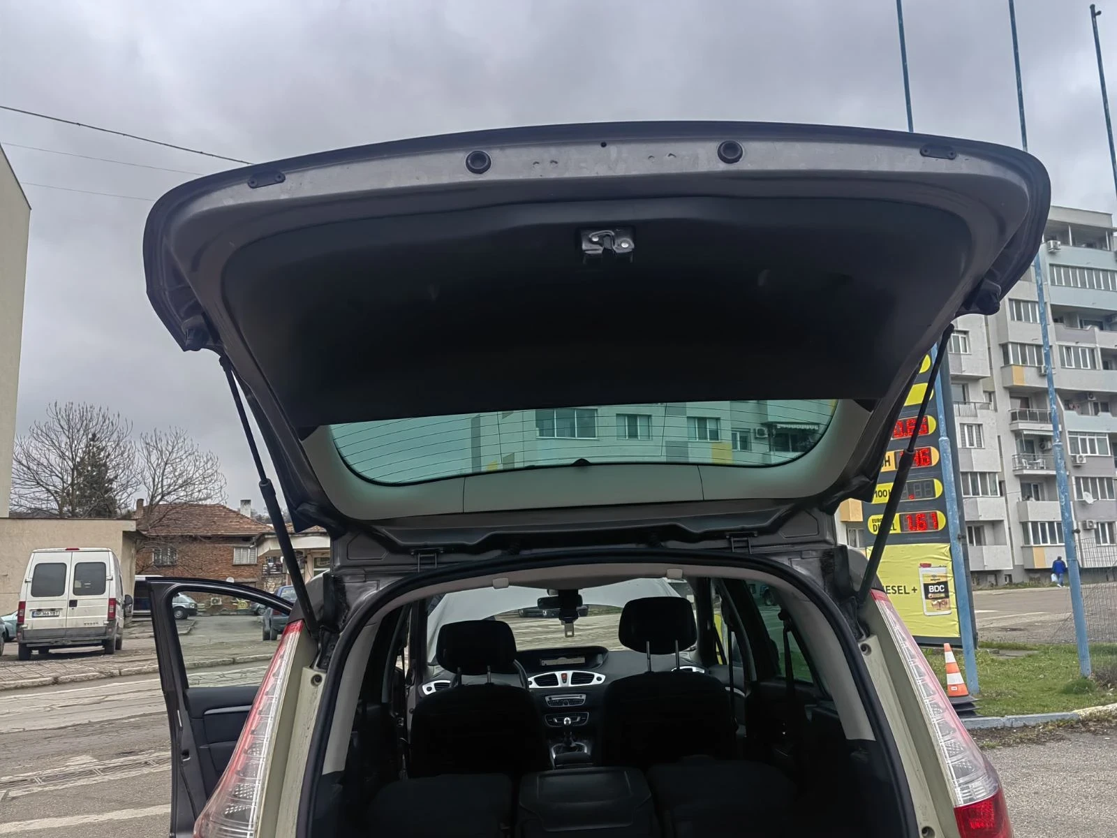 Renault Grand scenic 1.5 DCi, снимка 15 - Автомобили и джипове - 53963225