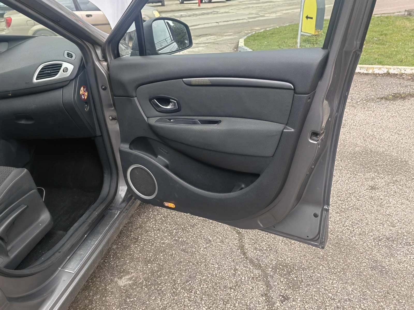 Renault Grand scenic 1.5 DCi, снимка 14 - Автомобили и джипове - 53963225