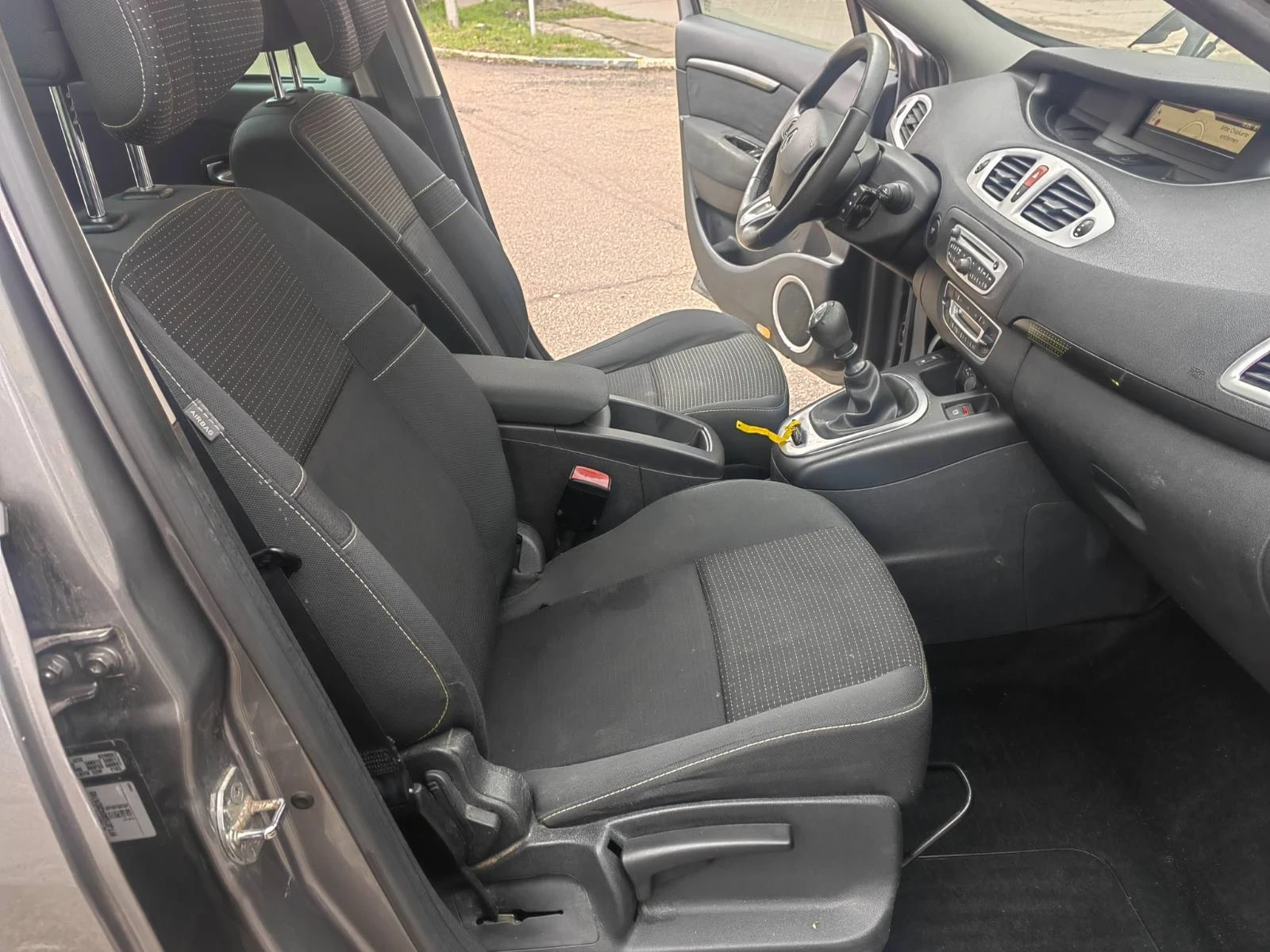 Renault Grand scenic 1.5 DCi, снимка 10 - Автомобили и джипове - 53963225