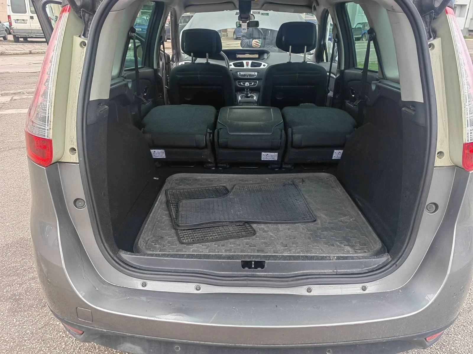 Renault Grand scenic 1.5 DCi, снимка 17 - Автомобили и джипове - 53963225