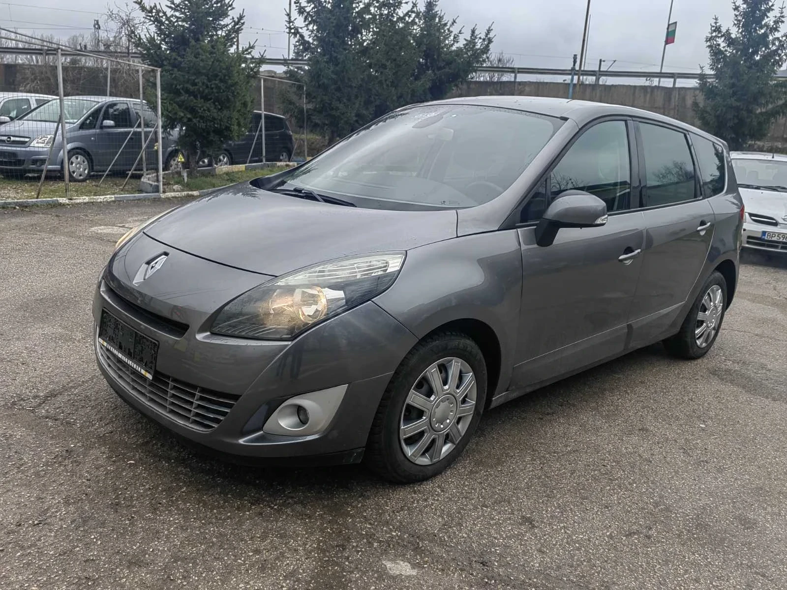 Renault Grand scenic 1.5 DCi, снимка 3 - Автомобили и джипове - 53963225