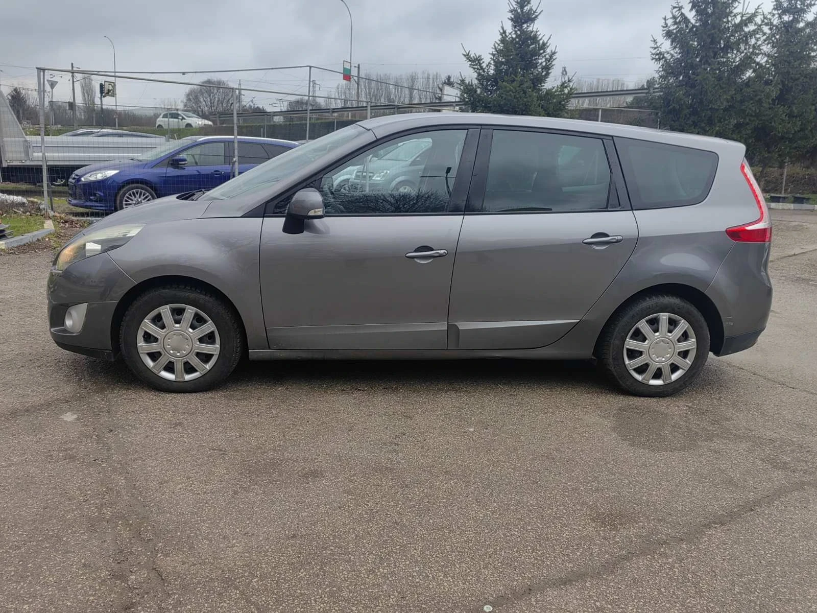 Renault Grand scenic 1.5 DCi, снимка 4 - Автомобили и джипове - 53963225