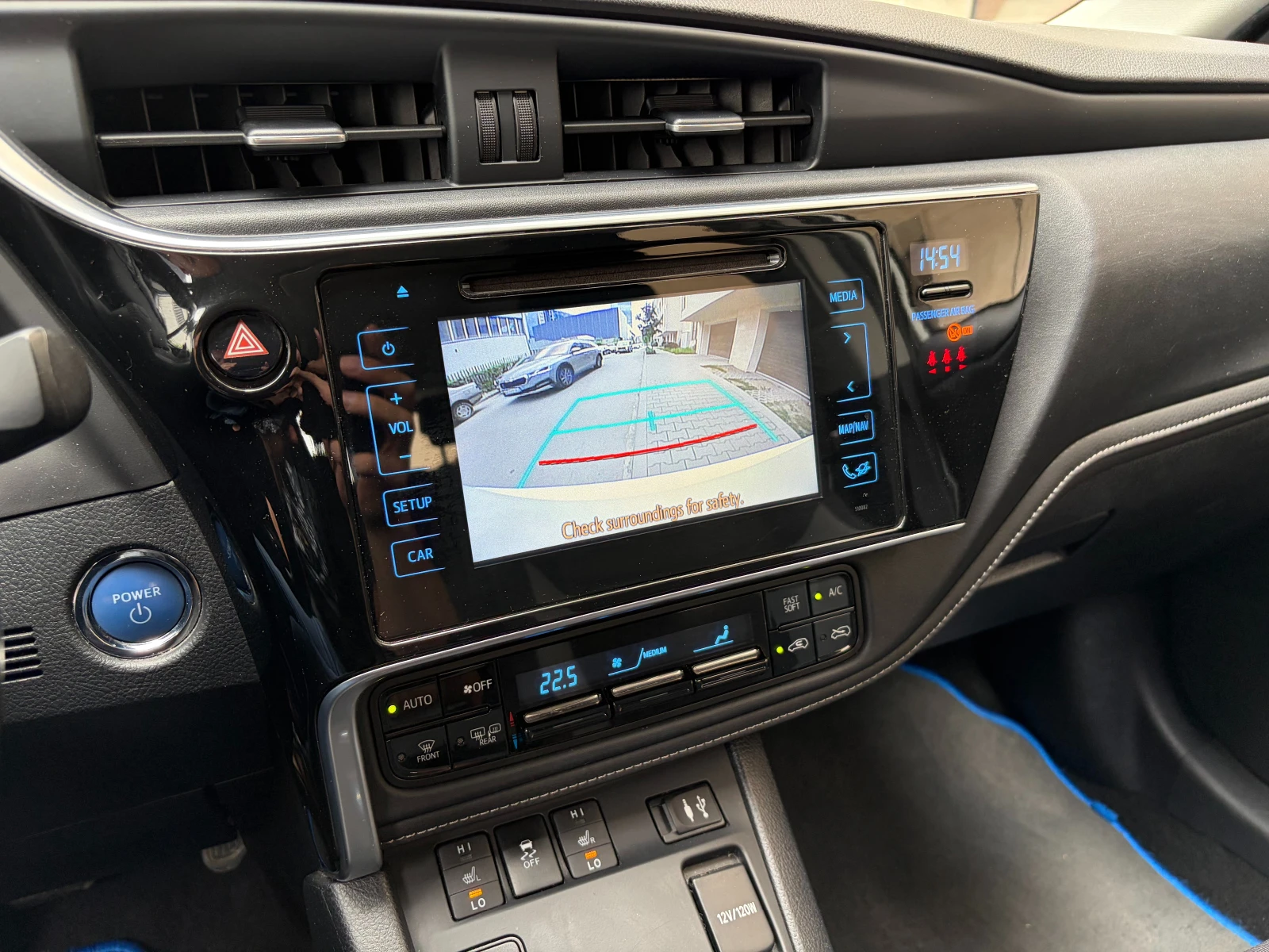 Toyota Auris 1.8 Hybrid e-CVT Facelift, снимка 10 - Автомобили и джипове - 54526943