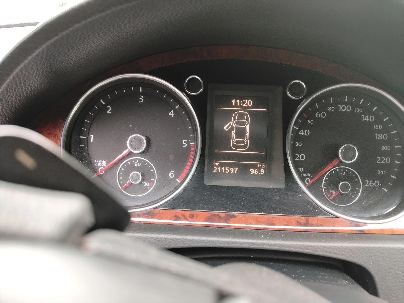 VW Passat 2.0 TDI, снимка 7 - Автомобили и джипове - 54580312