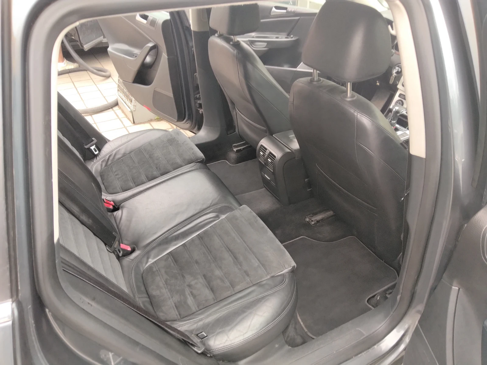 VW Passat 2.0 TDI, снимка 16 - Автомобили и джипове - 54580312