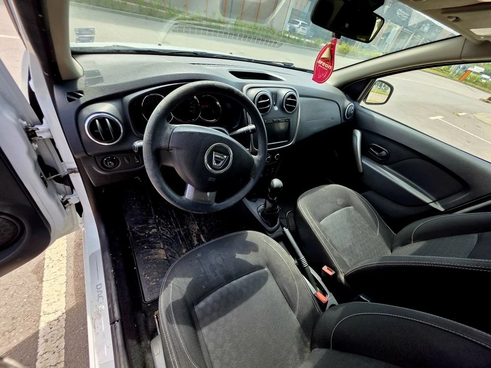 Dacia Sandero 1.5D, снимка 12 - Автомобили и джипове - 55138526