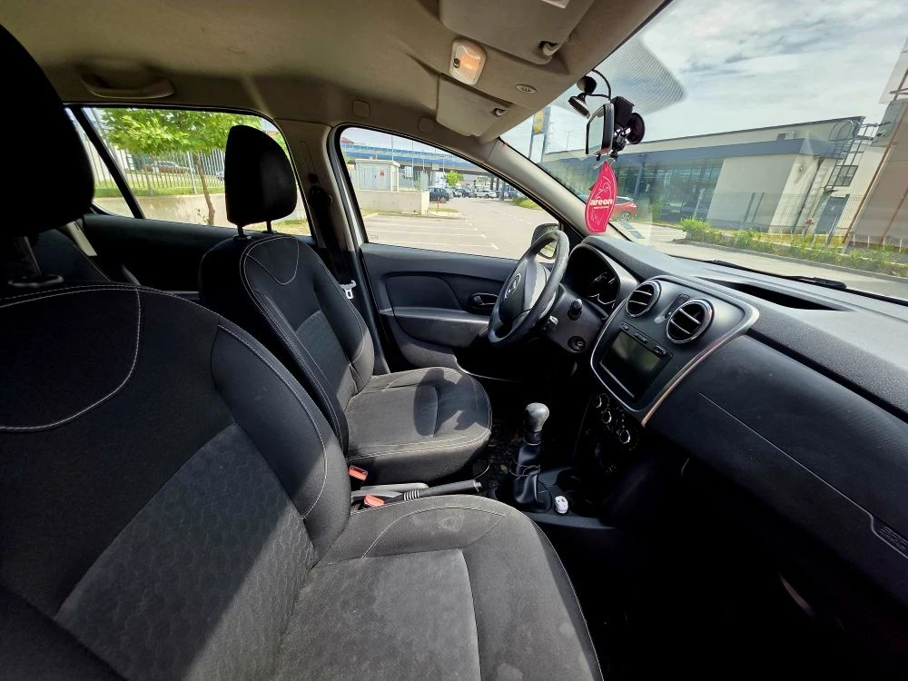 Dacia Sandero 1.5D, снимка 13 - Автомобили и джипове - 55138526