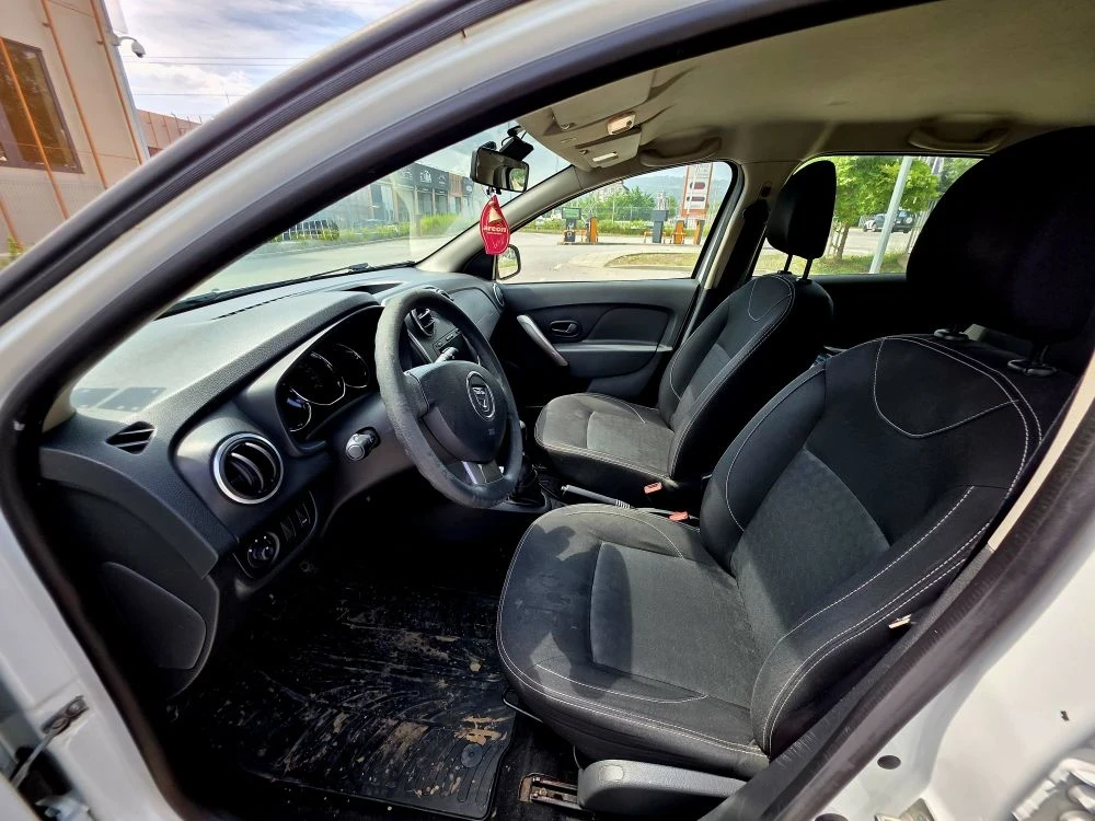 Dacia Sandero 1.5D, снимка 11 - Автомобили и джипове - 55138526
