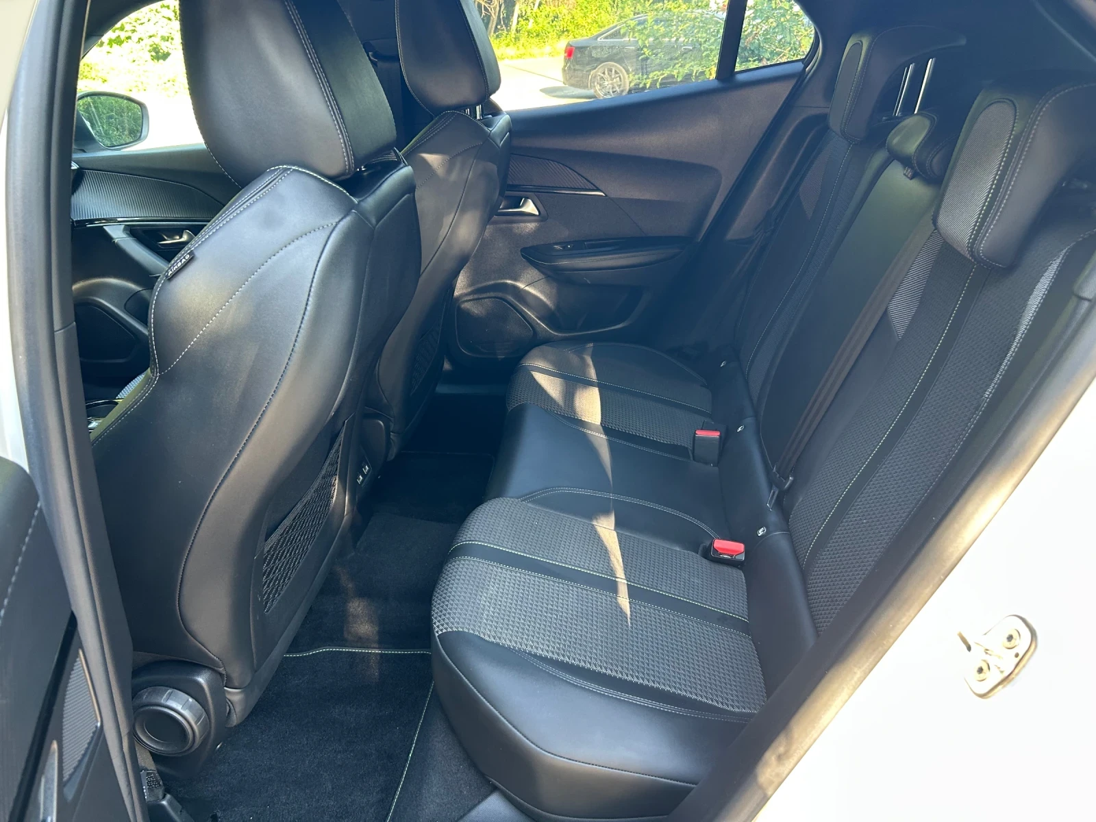 Peugeot 2008 GT EAT 8 131 k.c, снимка 13 - Автомобили и джипове - 55659727