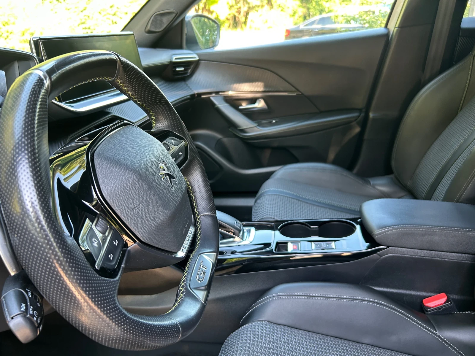 Peugeot 2008 GT EAT 8 131 k.c, снимка 9 - Автомобили и джипове - 55659727