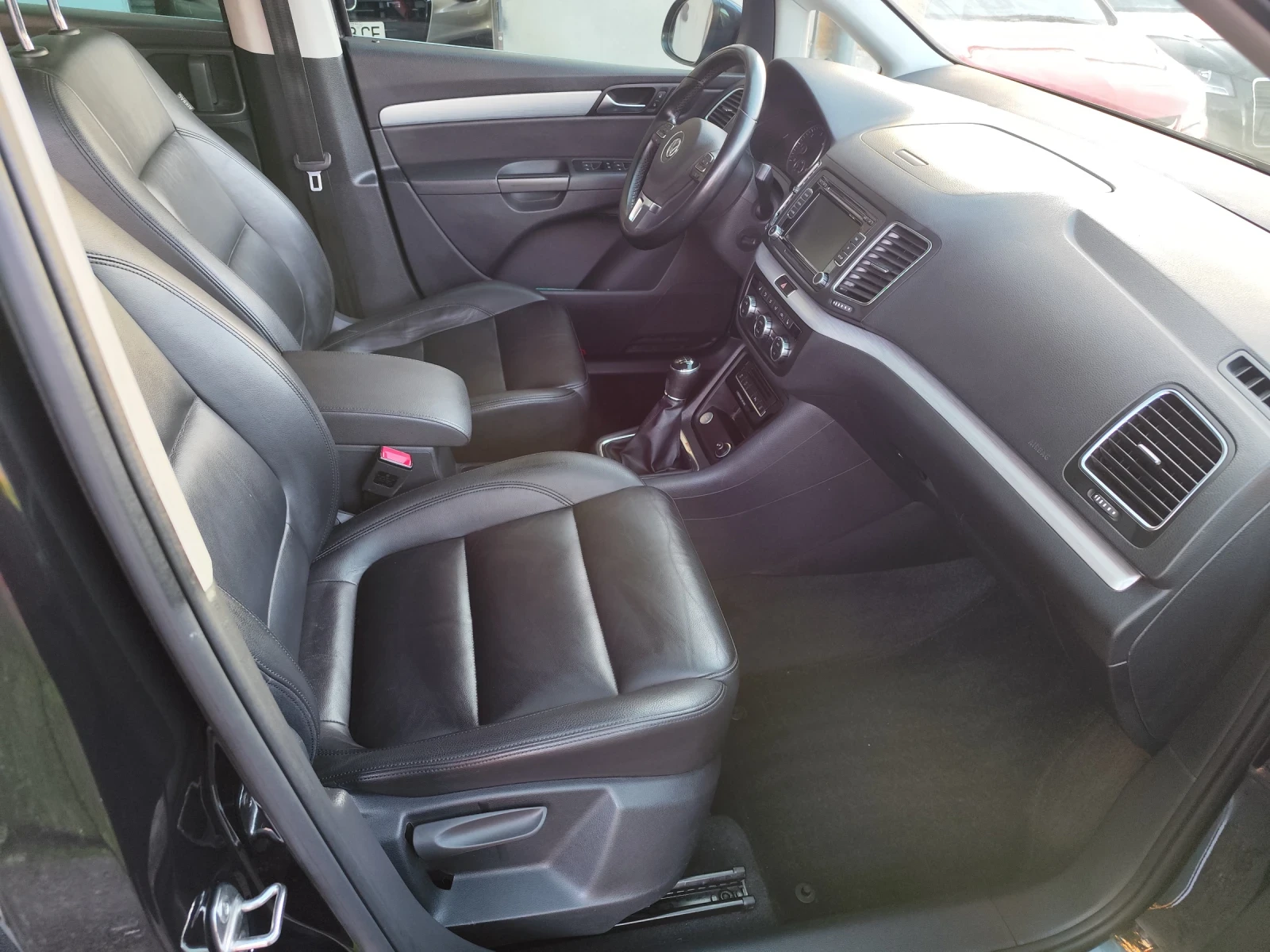 VW Sharan, снимка 13 - Автомобили и джипове - 56451365